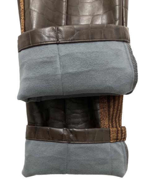 Needles（ニードルズ）Needles (ニードルズ) STUDIOUS (ステュディオス) 別注 TRACK PANT FAUX LTHR ブラウン サイズ:XSの古着・服飾アイテム