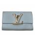 LOUIS VUITTON（ルイ ヴィトン）の古着「トリヨンレザー/カルングレザー ポルトフォイユ・カプシーヌ コンパクト」｜ブルー