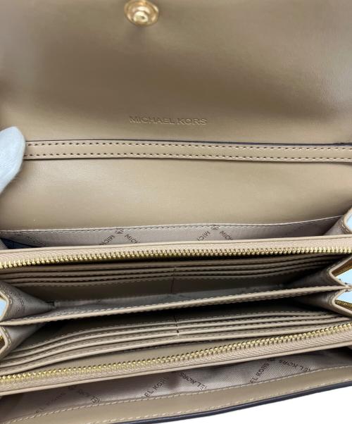 MICHAEL KORS（マイケルコース）MICHAEL KORS (マイケルコース) JET SET ITEM ジップアラウンド ウォレット クロスボディ ベージュ 未使用品の古着・服飾アイテム