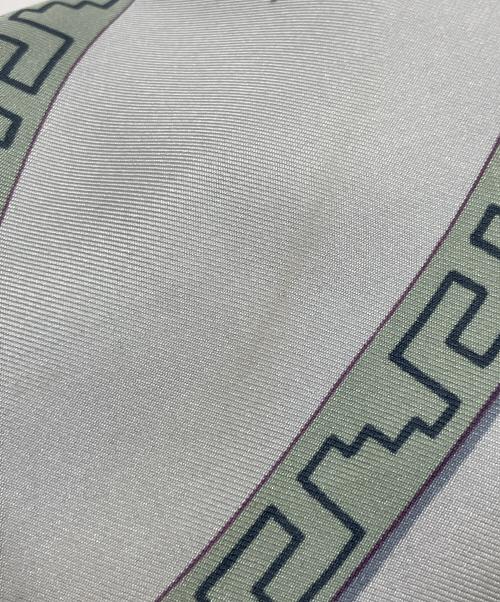 HERMES（エルメス）HERMES (エルメス) CHARREADA シルクスカーフ ブルー×レッドの古着・服飾アイテム