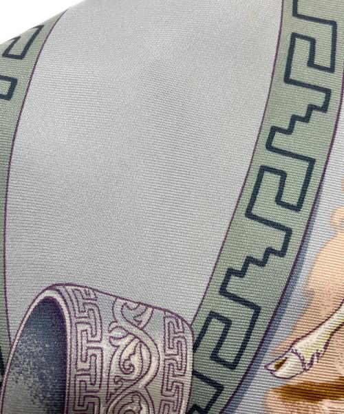 HERMES（エルメス）HERMES (エルメス) CHARREADA シルクスカーフ ブルー×レッドの古着・服飾アイテム