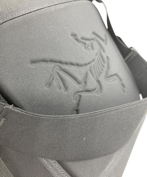 ARC'TERYX（アークテリクス）ARC'TERYX (アークテリクス) ARRO 8 SHOULDER BAG ブラックの古着・服飾アイテム