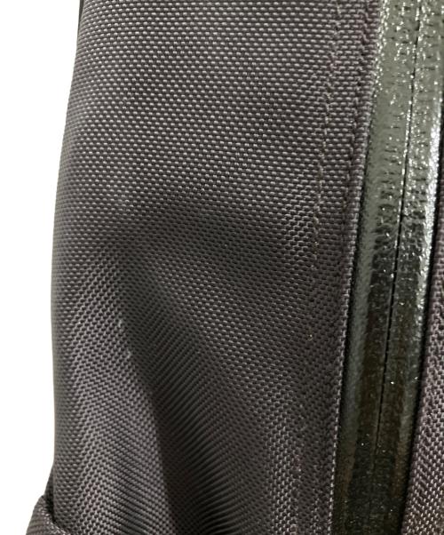 ARC'TERYX（アークテリクス）ARC'TERYX (アークテリクス) ARRO 16 BACKPACK ブラック×パープルの古着・服飾アイテム
