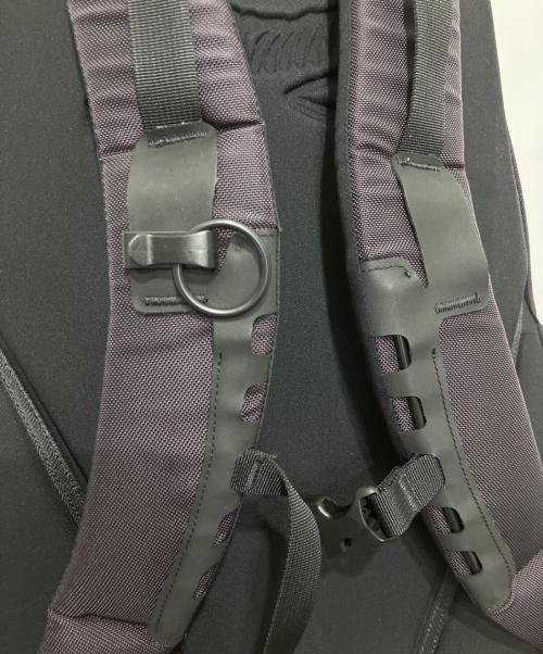 ARC'TERYX（アークテリクス）ARC'TERYX (アークテリクス) ARRO 16 BACKPACK ブラック×パープルの古着・服飾アイテム