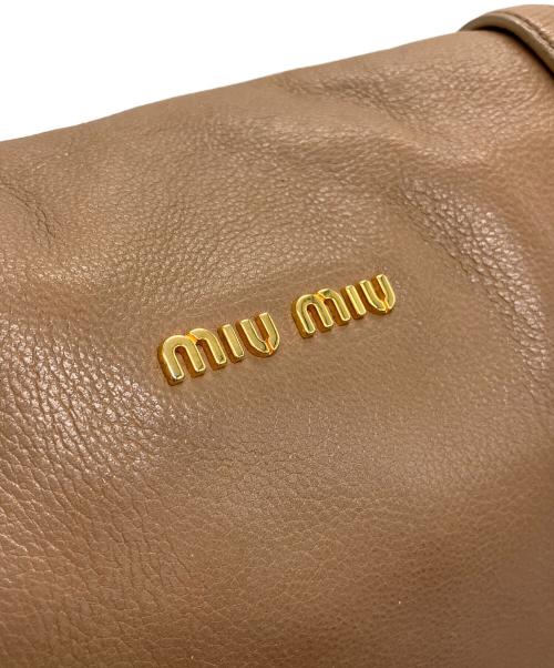 MIU MIU（ミュウミュウ）MIU MIU (ミュウミュウ) ショルダーバッグ ベージュの古着・服飾アイテム