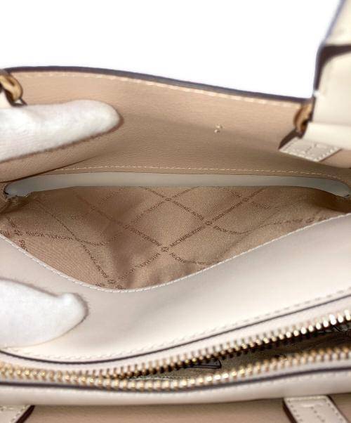 MICHAEL KORS（マイケルコース）MICHAEL KORS (マイケルコース) リードスモールセンタージップベルト付 サッチェルバッグ アイボリーの古着・服飾アイテム