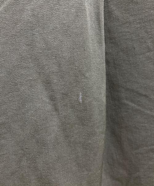 ISSEY MIYAKE（イッセイミヤケ）ISSEY MIYAKE (イッセイミヤケ) テーパードパンツ カーキ サイズ:Mの古着・服飾アイテム