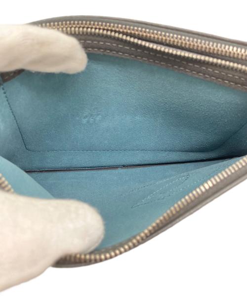 LONGCHAMP（ロンシャン）LONGCHAMP (ロンシャン) ホースモチーフレザークロスボディバッグ グレーの古着・服飾アイテム