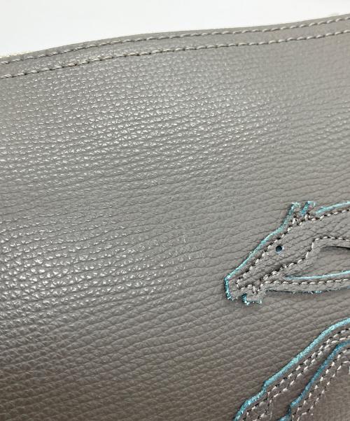 LONGCHAMP（ロンシャン）LONGCHAMP (ロンシャン) ホースモチーフレザークロスボディバッグ グレーの古着・服飾アイテム