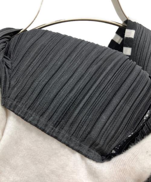PLEATS PLEASE（プリーツプリーズ）PLEATS PLEASE (プリーツプリーズ) Vネックプリーツボーダーテープデザインカットソー ブラック サイズ:3の古着・服飾アイテム