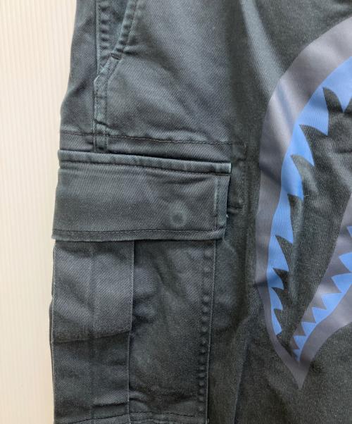 A BATHING APE（アベイシングエイプ）A BATHING APE (アベイシングエイプ) シャークプリントカーゴロングパンツ ネイビー サイズ:Mの古着・服飾アイテム