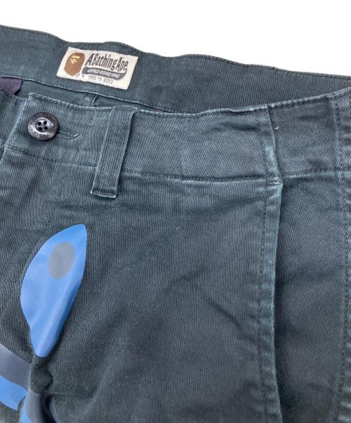 A BATHING APE（アベイシングエイプ）A BATHING APE (アベイシングエイプ) シャークプリントカーゴロングパンツ ネイビー サイズ:Mの古着・服飾アイテム