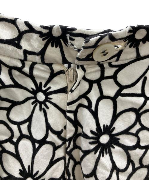 ROBE DE CHAMBRE COMME DES GARCONS（ローブドシャンブル コムデギャルソン）ROBE DE CHAMBRE COMME DES GARCONS (ローブドシャンブル コムデギャルソン) 花柄スカート ホワイト サイズ:不明(実寸サイズをご確認ください)の古着・服飾アイテム