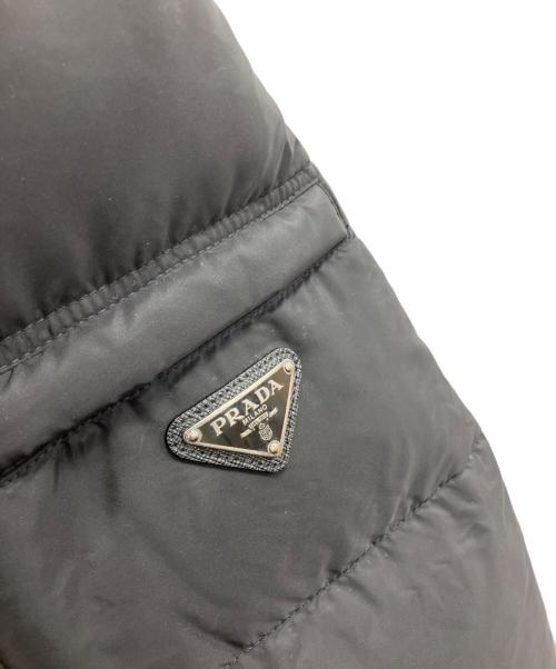 PRADA（プラダ）PRADA (プラダ) トライアングルプレートダウンジャケット ブラック サイズ:48の古着・服飾アイテム