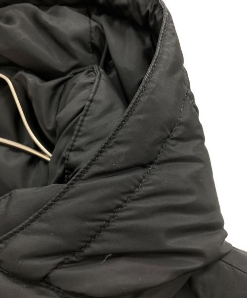 PRADA（プラダ）PRADA (プラダ) トライアングルプレートダウンジャケット ブラック サイズ:48の古着・服飾アイテム