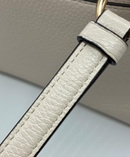 COACH（コーチ）COACH (コーチ) ペッパーサッチェル アイボリーの古着・服飾アイテム
