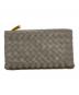 BOTTEGA VENETA（ボッテガベネタ）の古着「イントレチャートポーチ」｜カーキ