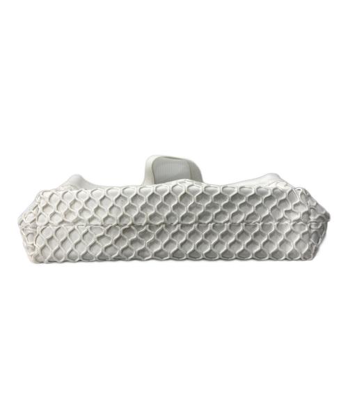 ALEXANDER McQUEEN（アレキサンダーマックイーン）ALEXANDER McQUEEN (アレキサンダーマックイーン) メッシュトートバッグ ホワイトの古着・服飾アイテム