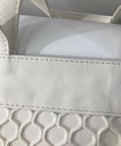 ALEXANDER McQUEEN（アレキサンダーマックイーン）ALEXANDER McQUEEN (アレキサンダーマックイーン) メッシュトートバッグ ホワイトの古着・服飾アイテム