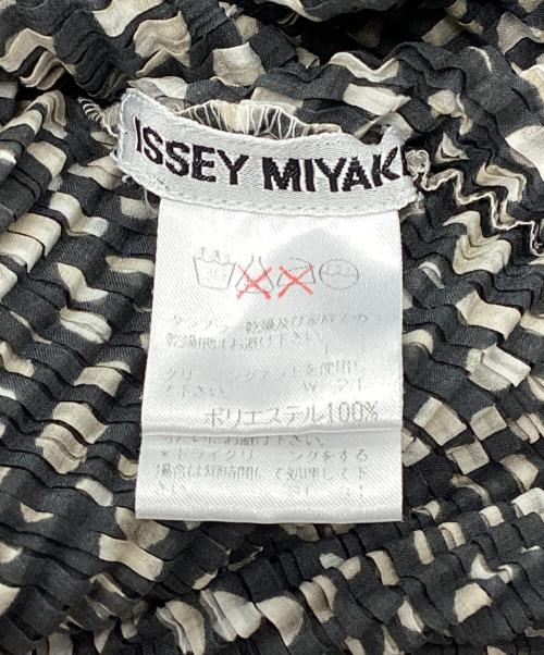 ISSEY MIYAKE（イッセイミヤケ）ISSEY MIYAKE (イッセイミヤケ) プリーツカットソー グレー サイズ:Lの古着・服飾アイテム