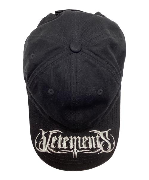 VETEMENTS（ヴェトモン）VETEMENTS (ヴェトモン) Metal Logo Cap ブラックの古着・服飾アイテム