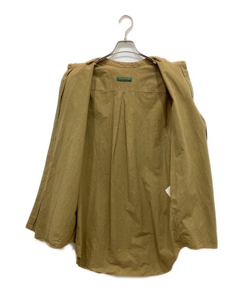 CASEY CASEY（ケーシーケーシー）CASEY CASEY (ケーシーケーシー) バンドカラーシャツ ベージュ サイズ:Mの古着・服飾アイテム