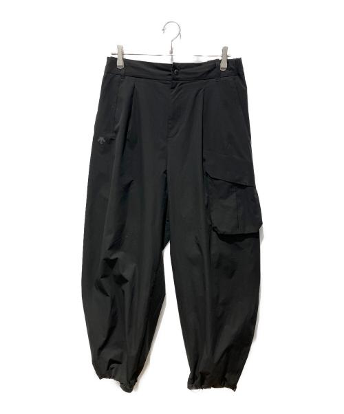 DESCENTE ALLTERRAIN（デザイント オルテライン）DESCENTE ALLTERRAIN (デザイント オルテライン) シームレスストレッチワイドカーゴパンツ ブラック サイズ:Lの古着・服飾アイテム