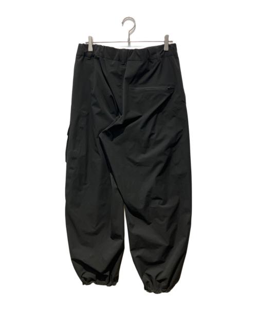DESCENTE ALLTERRAIN（デザイント オルテライン）DESCENTE ALLTERRAIN (デザイント オルテライン) シームレスストレッチワイドカーゴパンツ ブラック サイズ:Lの古着・服飾アイテム
