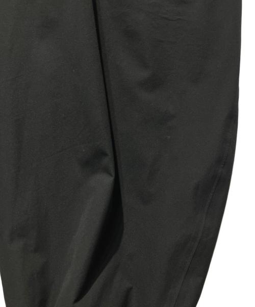 DESCENTE ALLTERRAIN（デザイント オルテライン）DESCENTE ALLTERRAIN (デザイント オルテライン) シームレスストレッチワイドカーゴパンツ ブラック サイズ:Lの古着・服飾アイテム