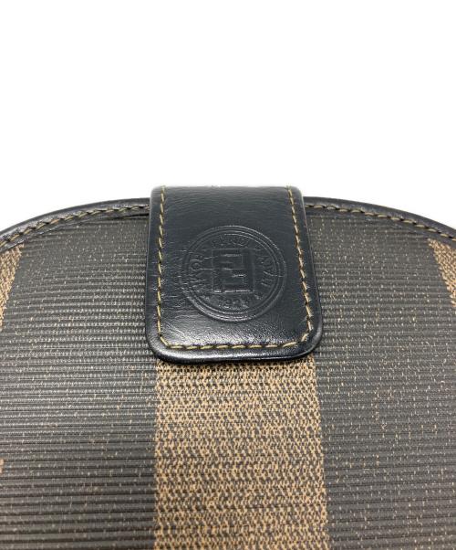 FENDI（フェンディ）FENDI (フェンディ) ハーフムーン型 2つ折り財布 ブラウンの古着・服飾アイテム