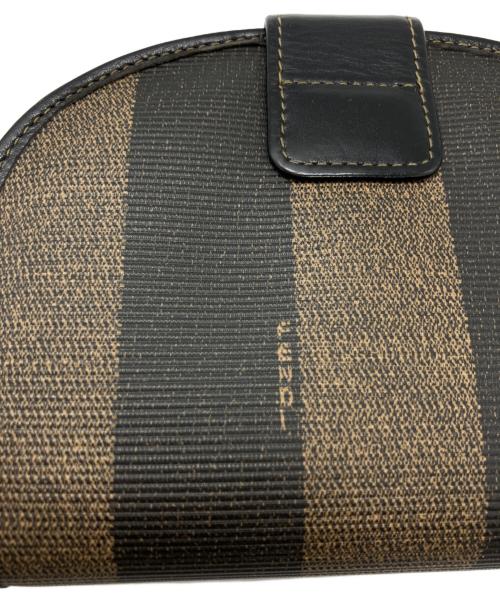FENDI（フェンディ）FENDI (フェンディ) ハーフムーン型 2つ折り財布 ブラウンの古着・服飾アイテム