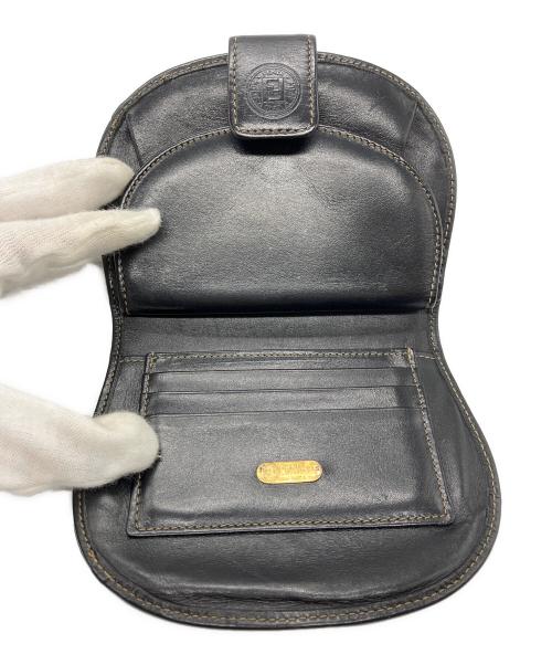 FENDI（フェンディ）FENDI (フェンディ) ハーフムーン型 2つ折り財布 ブラウンの古着・服飾アイテム