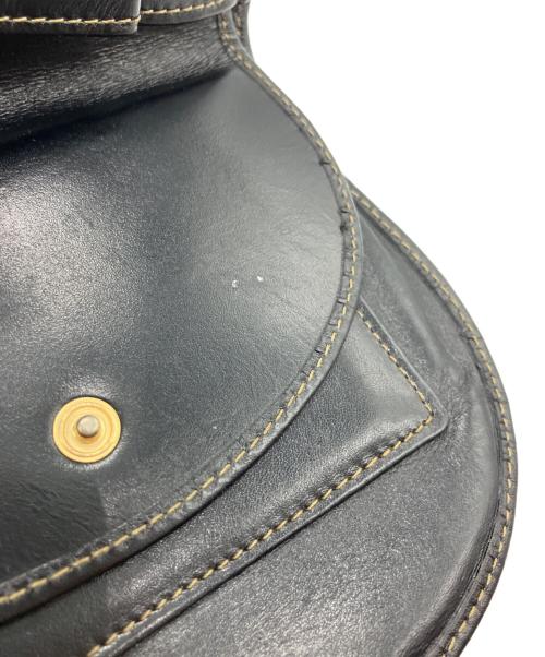 FENDI（フェンディ）FENDI (フェンディ) ハーフムーン型 2つ折り財布 ブラウンの古着・服飾アイテム