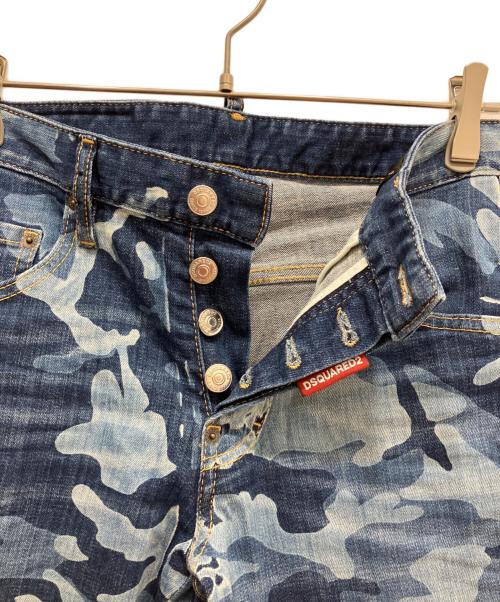 DSQUARED2（ディースクエアード）DSQUARED2 (ディースクエアード) カモ柄スケータージーンズ インディゴ サイズ:42の古着・服飾アイテム