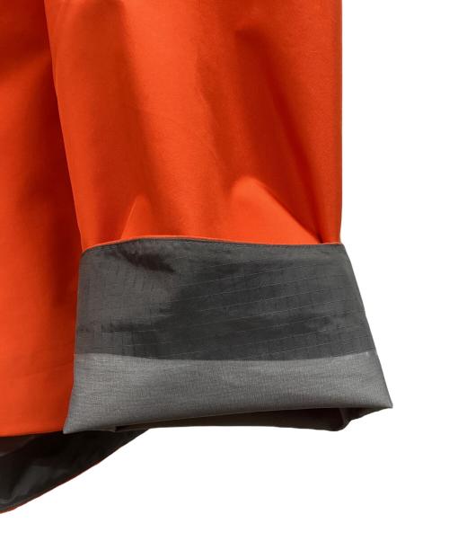 ARC'TERYX（アークテリクス）ARC'TERYX (アークテリクス) Alpha SV Jacket オレンジ サイズ:Mの古着・服飾アイテム
