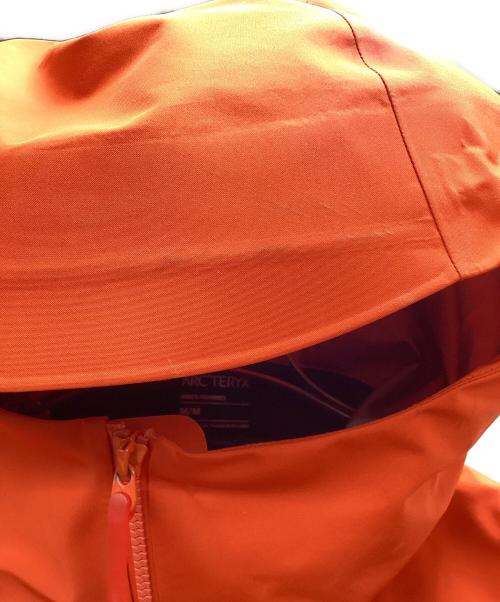 ARC'TERYX（アークテリクス）ARC'TERYX (アークテリクス) Alpha SV Jacket オレンジ サイズ:Mの古着・服飾アイテム