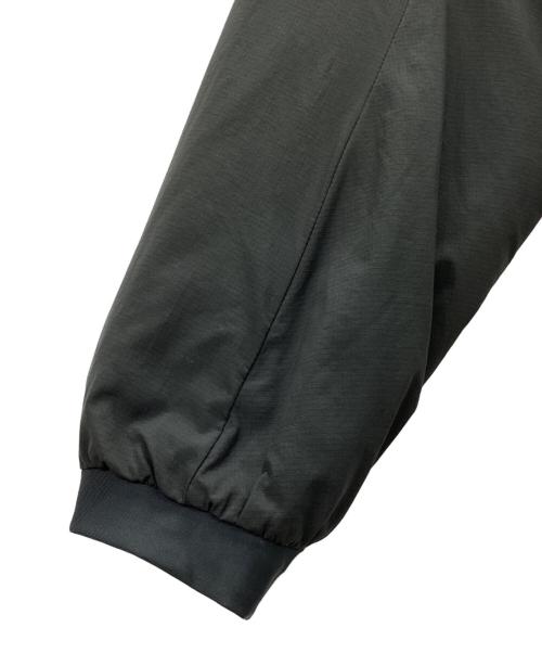 ARC'TERYX（アークテリクス）ARC'TERYX (アークテリクス) ATOM LT HOODY グレー サイズ:Mの古着・服飾アイテム