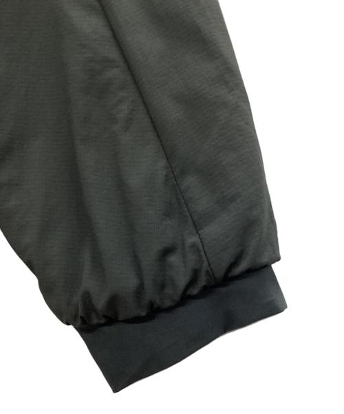 ARC'TERYX（アークテリクス）ARC'TERYX (アークテリクス) ATOM LT HOODY グレー サイズ:Mの古着・服飾アイテム