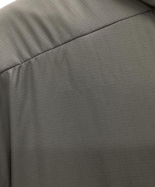ARC'TERYX（アークテリクス）ARC'TERYX (アークテリクス) ATOM LT HOODY グレー サイズ:Mの古着・服飾アイテム
