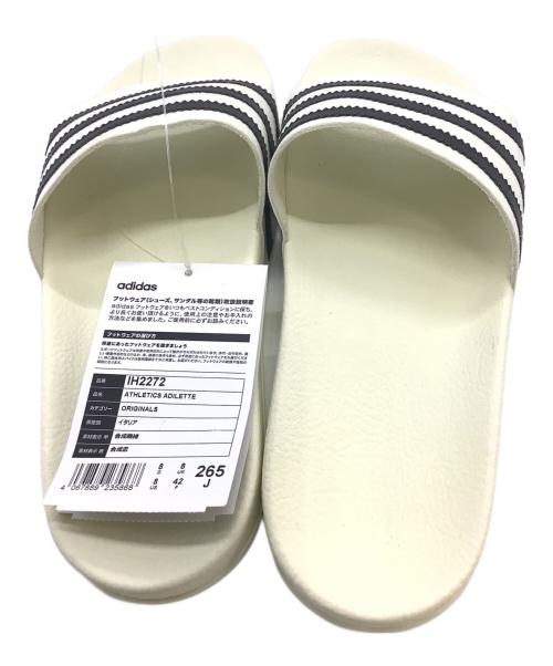 adidas（アディダス）adidas (アディダス) サンダル ホワイト サイズ:26.5cm 未使用品の古着・服飾アイテム