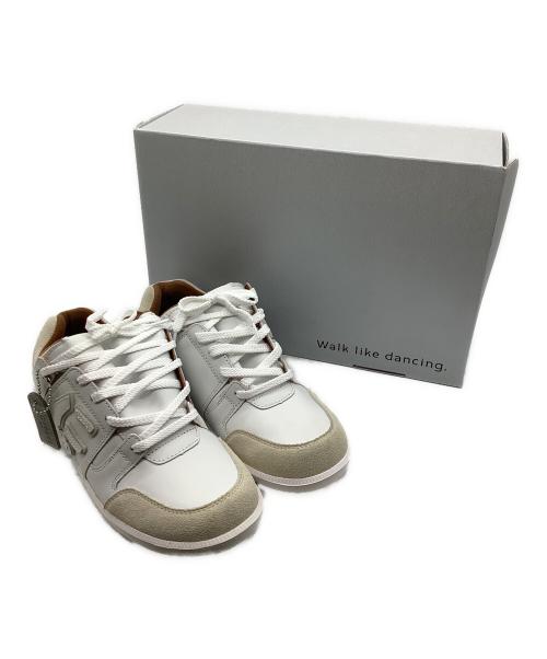 via SANGACIO（ヴィア・サンガチオ）via SANGACIO (ヴィア・サンガチオ) Brandalised (ブランダライズド) バンクシーコラボ　スニーカー ベージュ×ホワイト サイズ:26cm 未使用品の古着・服飾アイテム