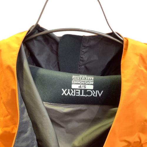 ARC'TERYX（アークテリクス）ARC'TERYX (アークテリクス) ベータ SL ジャケット トレッキングウェア(ジャケット) 10968 メンズ SIZE S オレンジ オレンジ サイズ:Sの古着・服飾アイテム