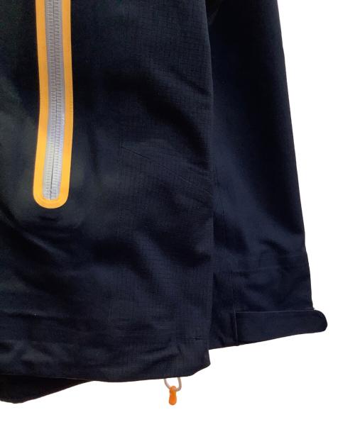 MOUNTAIN HARD WEAR（マウンテンハードウェア）MOUNTAIN HARD WEAR (マウンテンハードウェア) トレッキングウェア(ジャケット) 。ブラック サイズ:Lの古着・服飾アイテム
