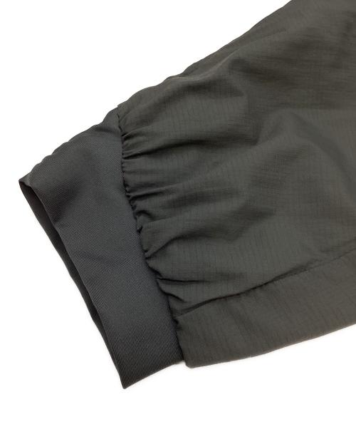ARC'TERYX（アークテリクス）ARC'TERYX (アークテリクス) アウトドアウェア(ジャケット) グレー サイズ:Mの古着・服飾アイテム