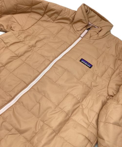 Patagonia（パタゴニア）Patagonia (パタゴニア) キッズ・ナノ・パフ・ブリック・キルト・ジャケット ベージュ サイズ:XL 14 未使用品の古着・服飾アイテム