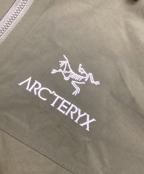 ARC'TERYX（アークテリクス）ARC'TERYX (アークテリクス) ベータ SL ハイブリッド ジャケット オリーブ サイズ:Sの古着・服飾アイテム