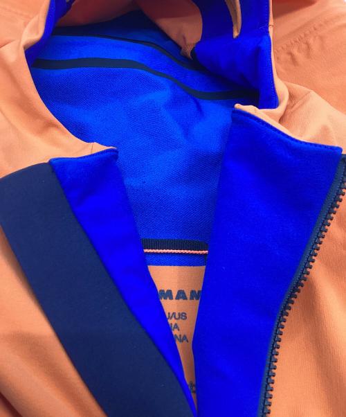 MAMMUT（マムート）MAMMUT (マムート) Eisfeld SO Hybrid Hooded Jacket ブルー×オレンジ サイズ:XLの古着・服飾アイテム