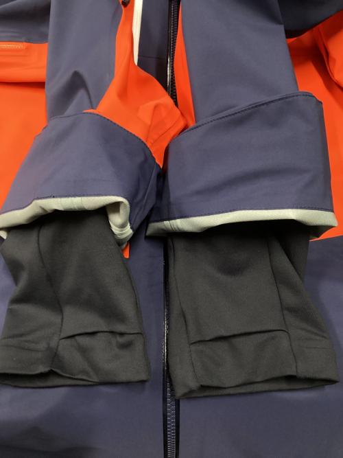 MAMMUT（マムート）MAMMUT (マムート) Haldigrat HS Hooded Jacket オレンジ×ネイビー サイズ:XL 未使用品の古着・服飾アイテム