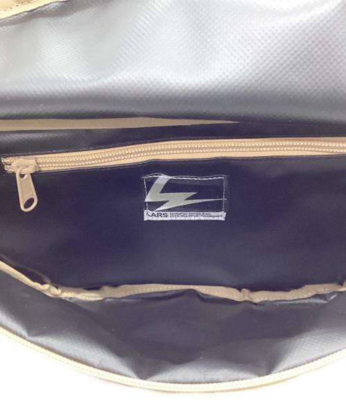 LARS（ラーズ）LARS (ラーズ) ウエストバッグ カーキの古着・服飾アイテム