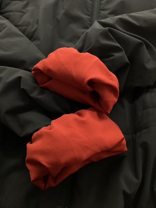 Berghaus（バーグハウス）Berghaus (バーグハウス) アオナックAXダウンジャケット ブラック×レッド サイズ:SIZE Mの古着・服飾アイテム